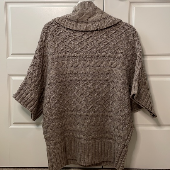 BCBG NWT small wool blend short sleeve poncho cowl neck - Picture 12 of 14